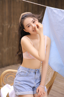 惊鸿匆匆照影来